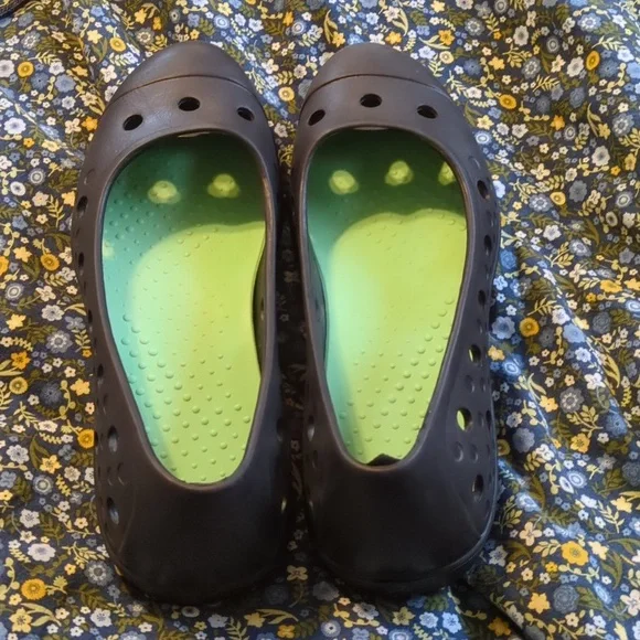 USA Women's Rubber Shoes (US7) - Picture 3 of 4